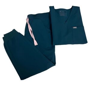 Catarina One-Pocket Scrub Set